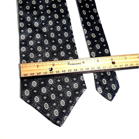 Roundtree Yorke Mens Necktie Tie Designer Vintage Accessory Work Office Dad Gift - Picture 3 of 5